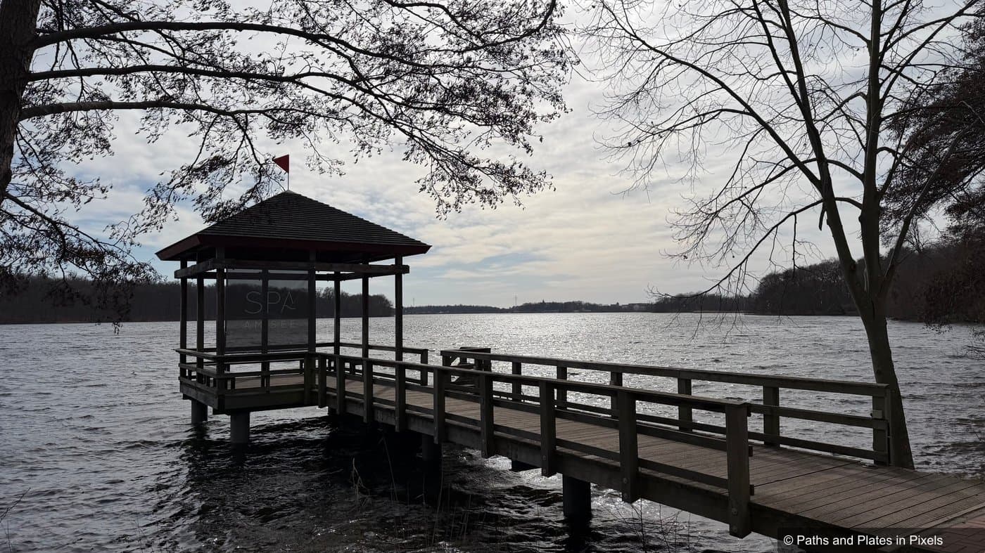 Walking path along Tiefwarensee