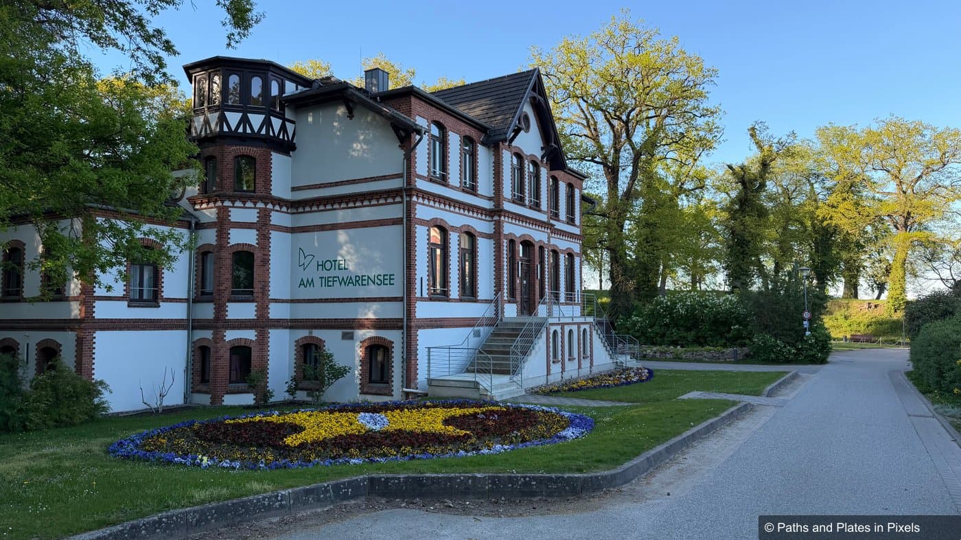 Hotel am Tiefwarensee surrounded by spring blossoms